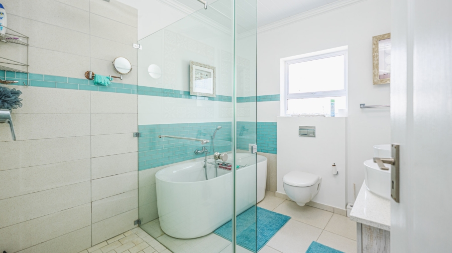4 Bedroom Property for Sale in Oceanview Heights Western Cape
